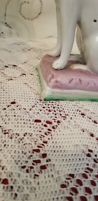 ANTIQUE STAFFORDSHIRE POTTERY SEATED CAT ON PILLOW FIGURE FIGURINE