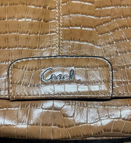 Mini bolso sin asas Coach Croc marrón en relieve - Imagen 8 de 19
