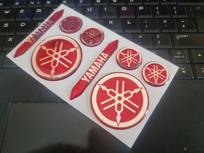 3D DOMED Yamaha FAHRRAD RUNDE AUFKLEBER ABZIEHBILD ROT/SILBER VOLLSET GABELN/TANK