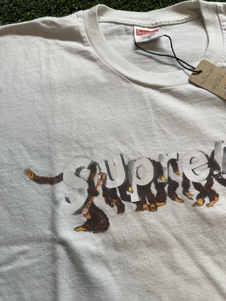 Camiseta SS21 Supreme Ape Talla Mediana Blanca Foto 3 de 4