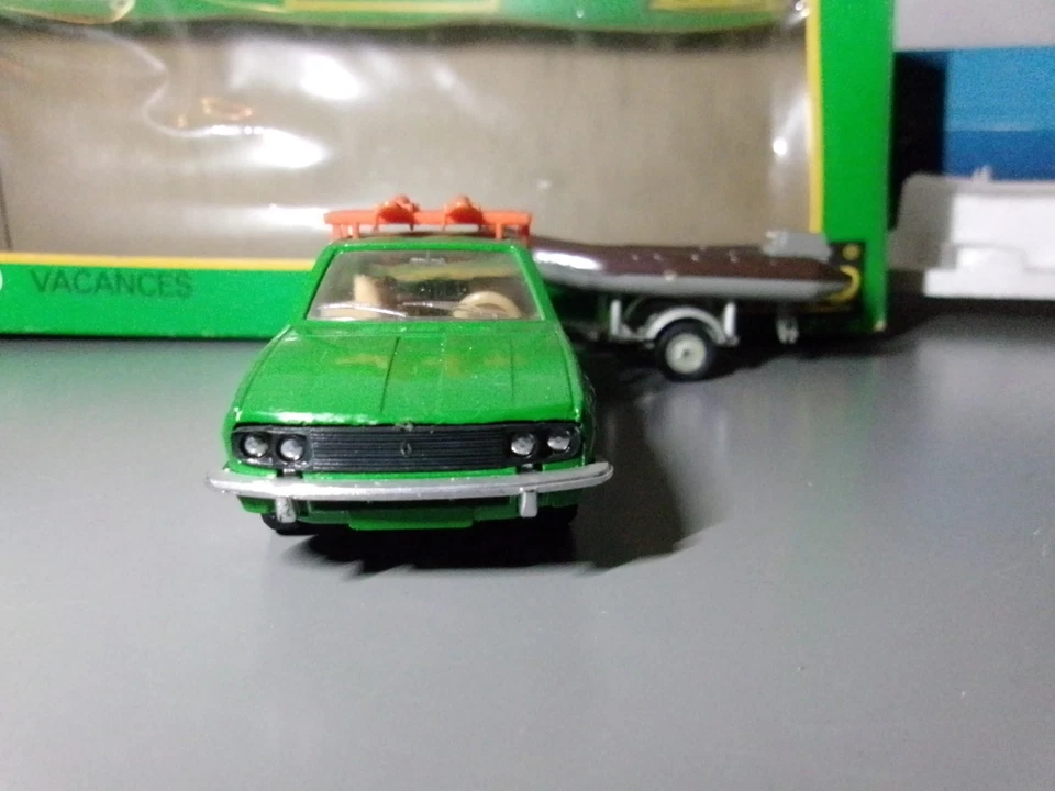 SOLIDO "Vacances" Renault 30 con Gommone scale 1/43 Made in France - Immagine 3 di 4