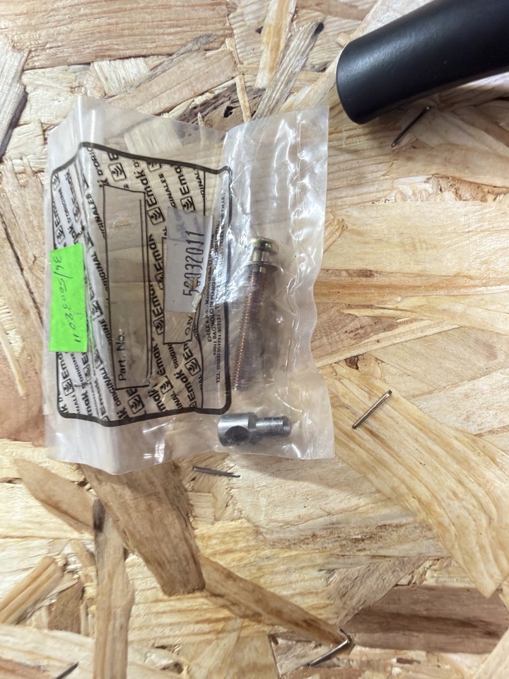 Kit Vite Tendicatena Per Motosega Oleomac Efco GSH40 GSH400 - Foto 8