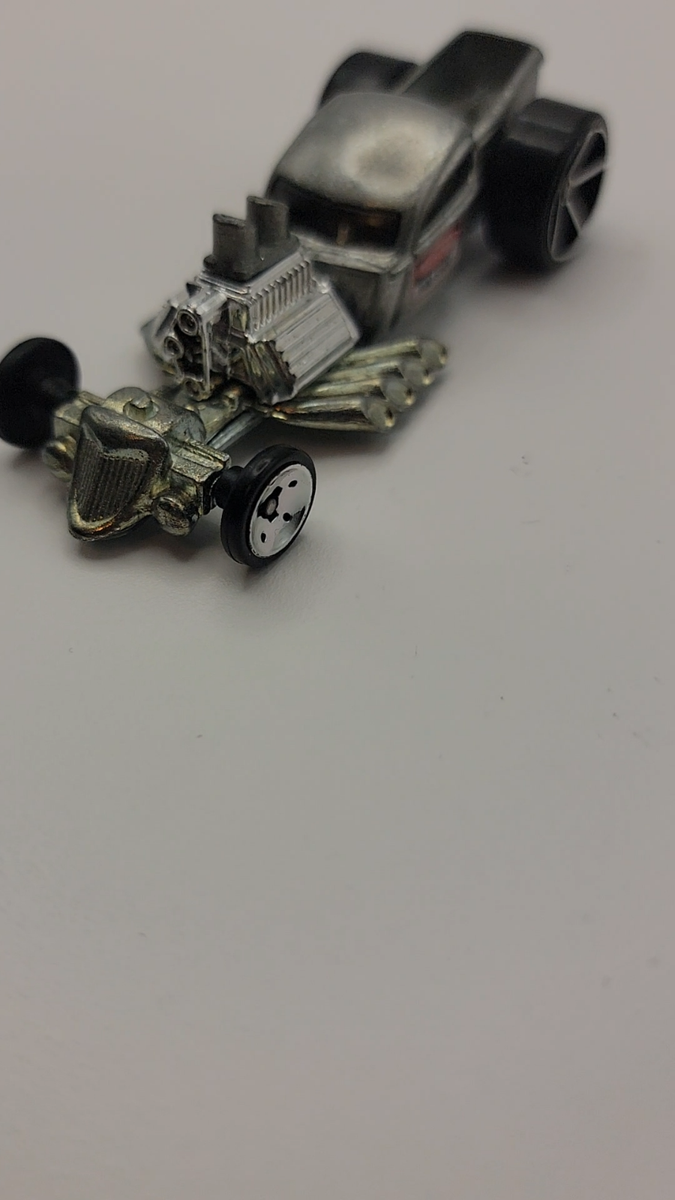 Hot Wheels RATBOMB ROD SHOP Silver 1:64 DIecast 3