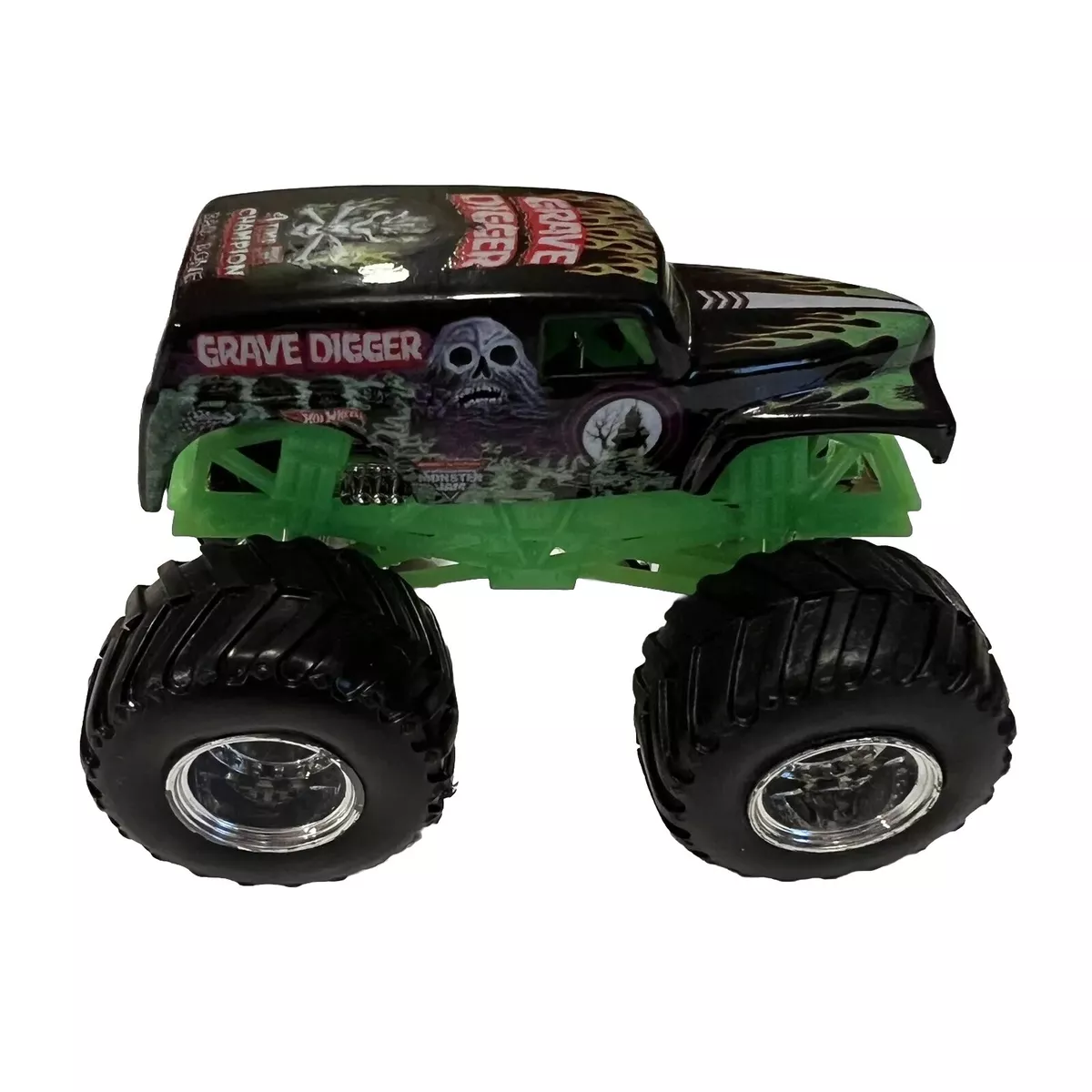 Hot Wheels Monster Jam Grave Digger Die-Cast Vehicle, 1:24 Scale, Black and  Green