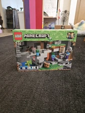 UNOPENED Lego Mincraft, Set 21141; The Zombie Cave. Perfect Condition