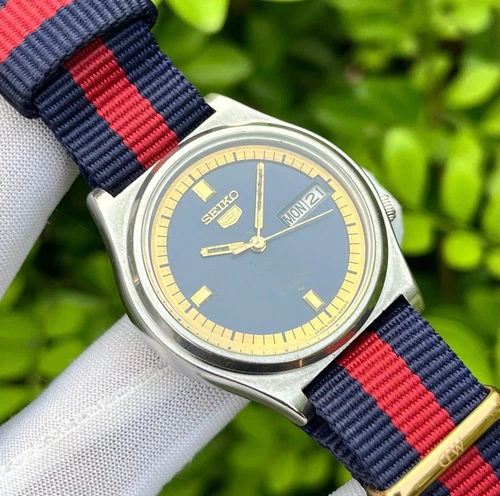 Vintage Seiko 5 Automatic Blue Sunburst Dial Japan Made Men's Watch 7009-8081