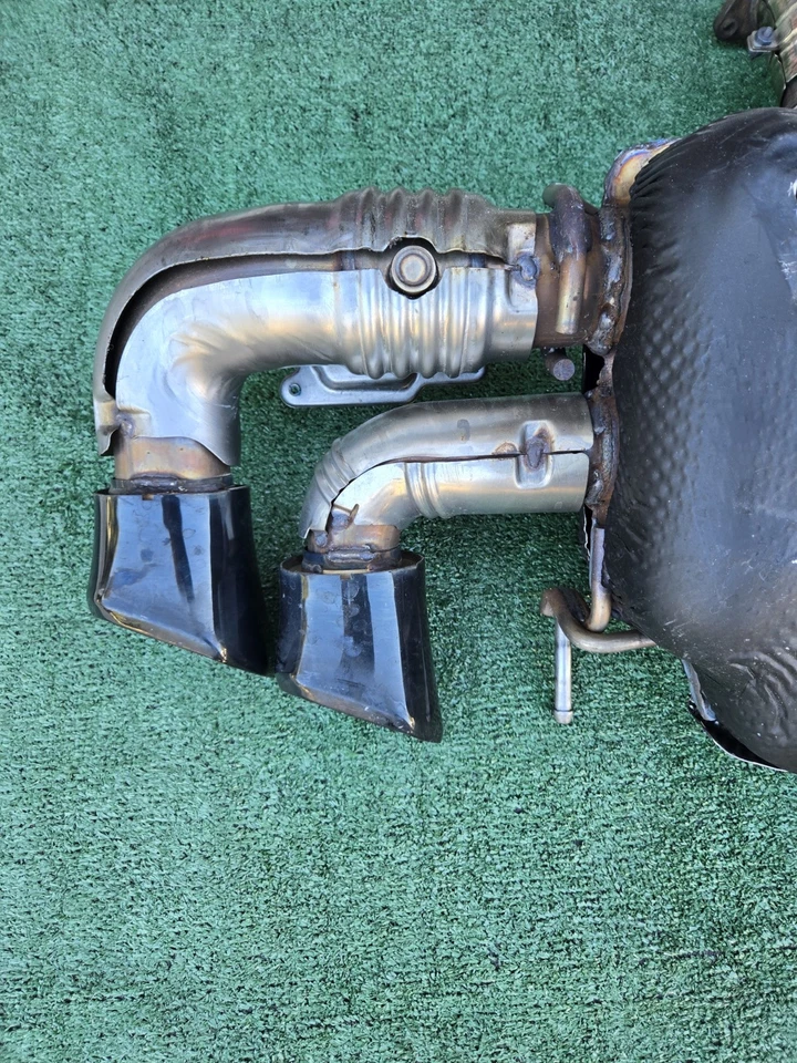 Chevrolet Corvette C8 Z51 Performance OEM escape puntas negras con válvula Chevy 20-24 Foto 2 de 4