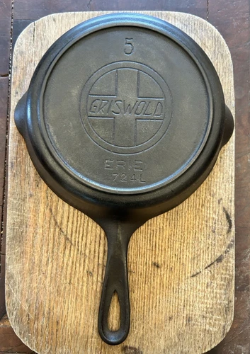 Griswold  Slant Erie #5 Cast Iron Skillet P/N 724, Erie w/Heat Ring 1-1/4" crack