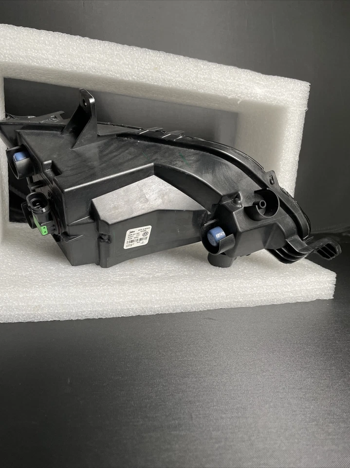 2019 2020 VOLKSWAGEN JETTA ПРАВОСТОРОННИЙ ГАЛОГЕННЫЙ ПРОТИВОТУМАННЫЙ ФОНАРЬ ОТ ОРИГИНАЛЬНОГО ПРОИЗВОДИТЕЛЯ Б/У - Изображение 3 из 4