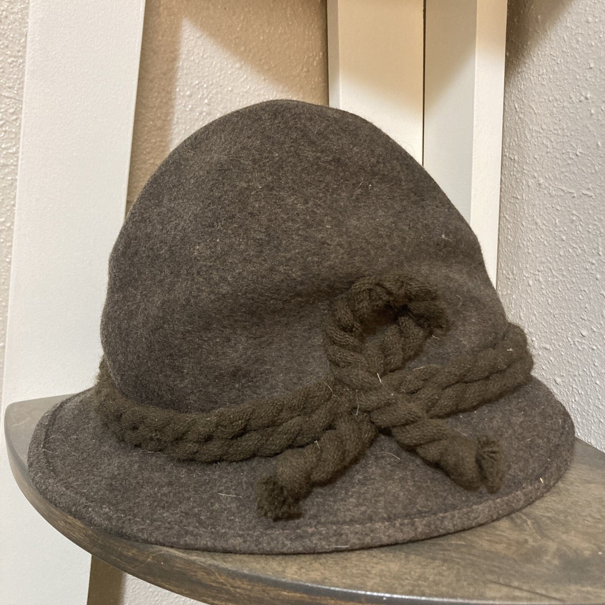 Vintage Lady’s 100% Wool Cloche Hat Vintage Teal 100% Wool Felt Cloche Hat Black Ribbon Flower  main image 2