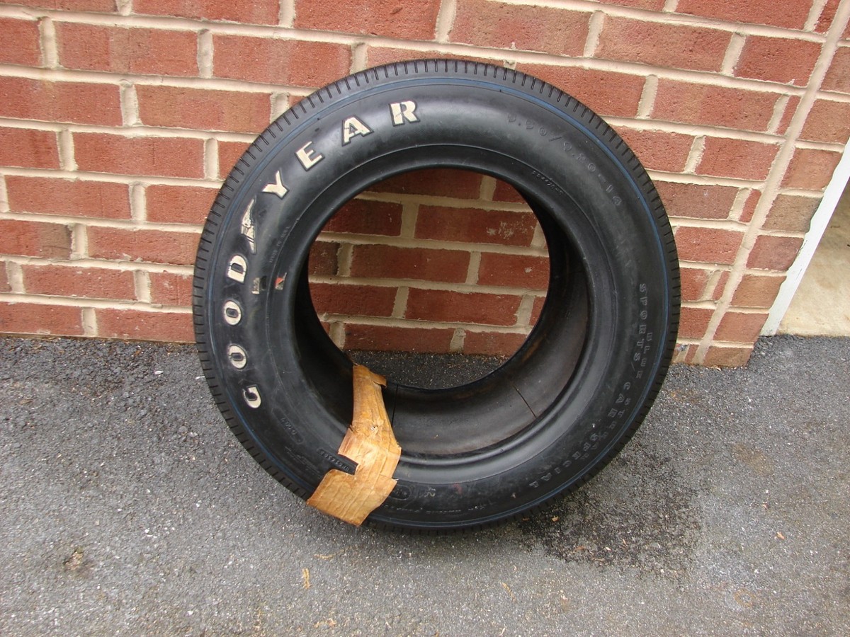 VINTAGE GOODYEAR BLUE STREAK SPORTS CAR SPECIAL 5.50/9.20-14 TIRE 
