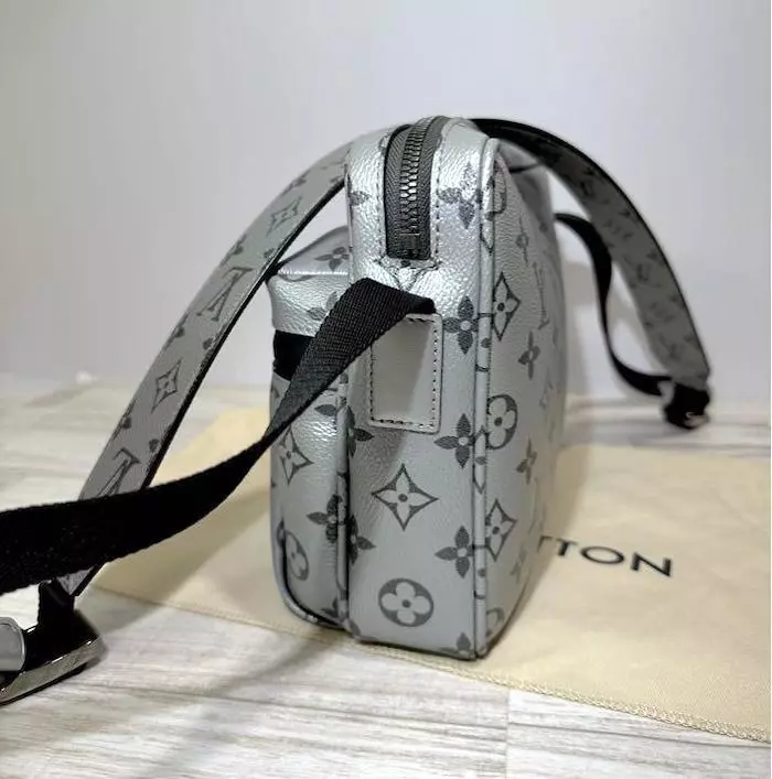 louis vuitton cross body messenger bag