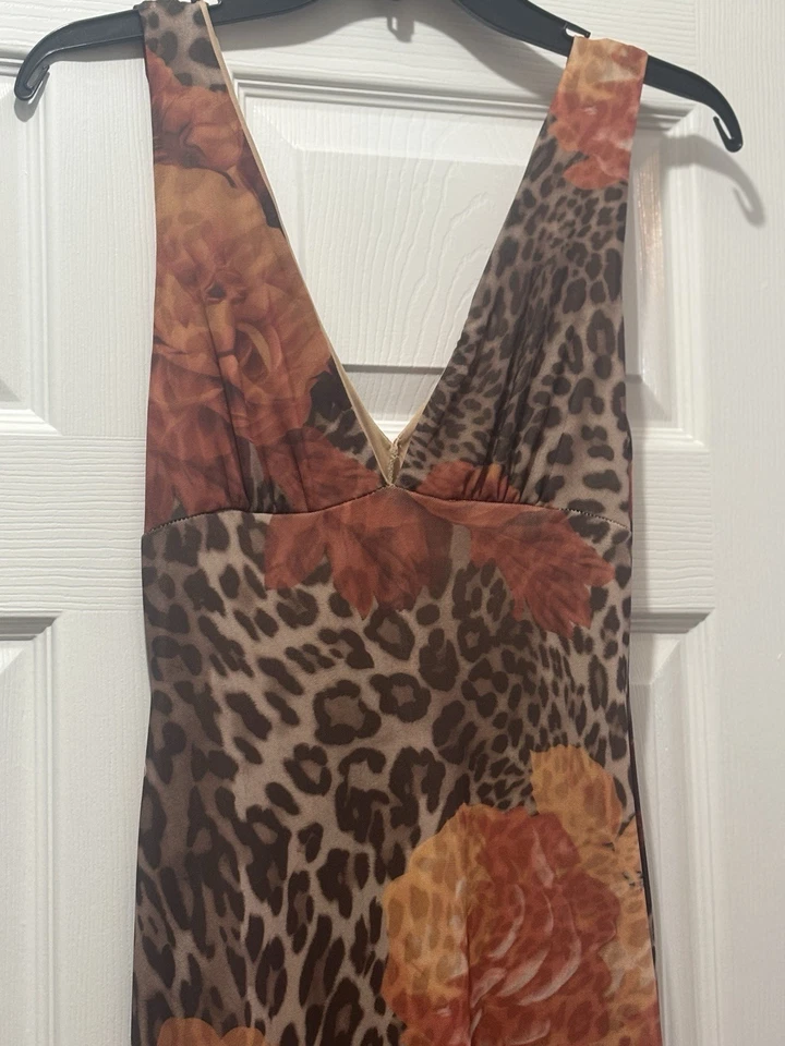 NUEVO SIN ETIQUETAS TALLA MEDIANA LEOPARDO Y FLORAL PRECIOSO VESTIDO FORMA AJUSTE MAXI Foto 3 de 3