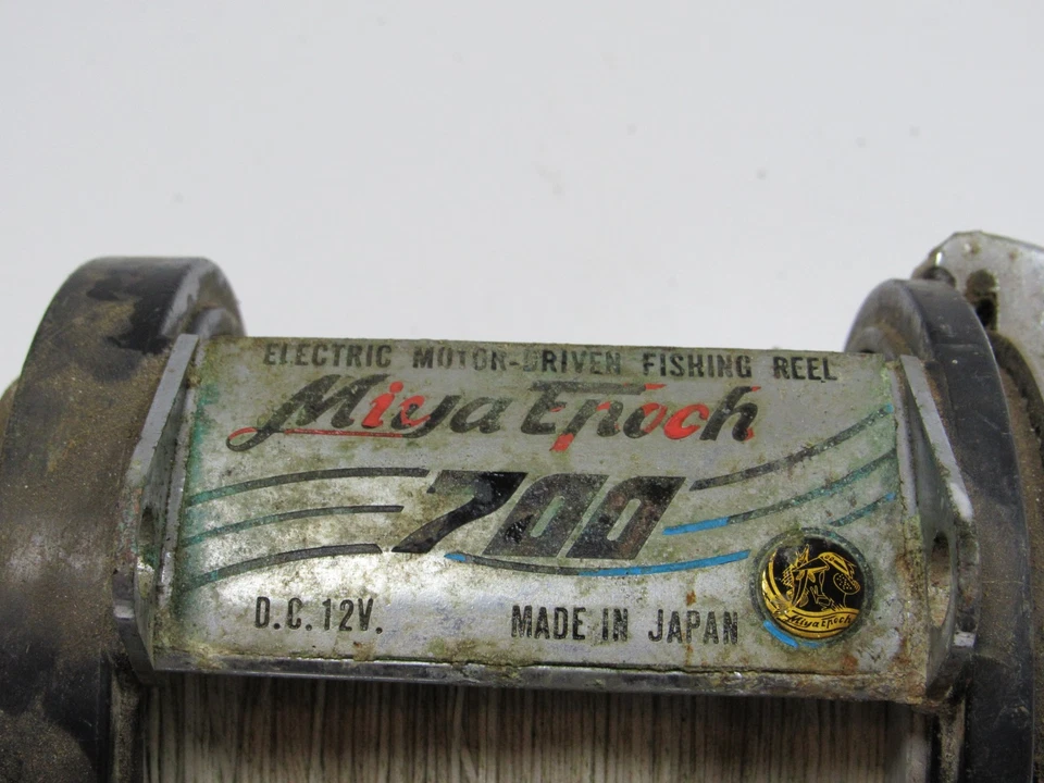 Carrete de pesca asistido por motor computarizado Miya Epoch 700 - sin probar Foto 2 de 4