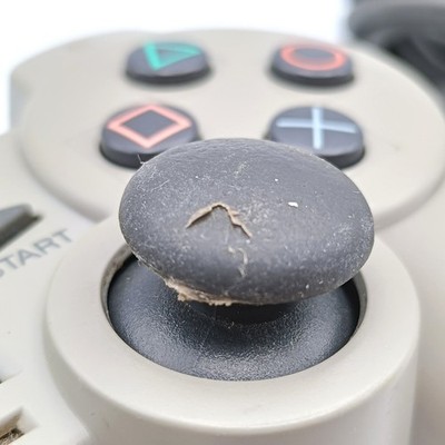 Sony PS1 Analog Controller (SCPH-1200) (Gebraucht) in Domat/Ems für CHF Sony PS1 Analog Controller (SCPH-1200) (Gebraucht) in Domat/Ems für CHF