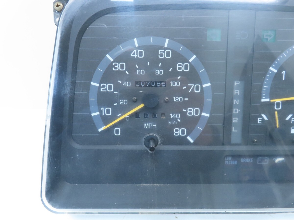 2001 Mitsubishi Fuso Automatic Instrument Cluster, Broken Tab P/N