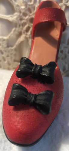 Vintage 1999 My Treasure Collectible Mini High Heel Resin Shoe RED/black Sole - Picture 4 of 12