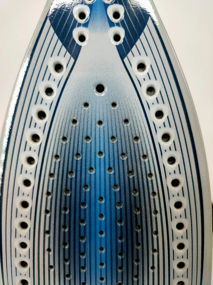 Tefal Ultraglide Plus Airglide Steam Iron FV5844 **LIKE NEW IN BOX ** - image 4 of 4