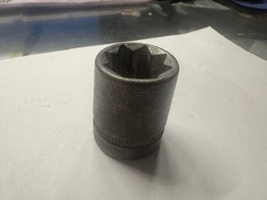 VINTAGE  - 1/2" DRIVE 8 POINT 5/8" STANDARD HEAVY DUTY SOCKET - SHARP POINTS
