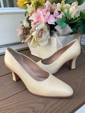 Sonia Rykiel beige pump size 6.5  SH900