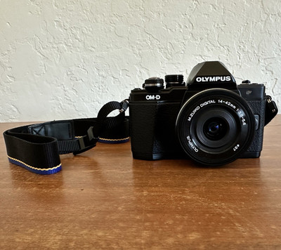 Olympus OM-D E-M10 Mark II Mirrorless Camera Kit   Excellent Condition