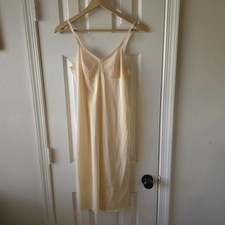 Vintage Retro Vanity Fair Women's Slip Dupont Nylon Made in USA Size 32 L