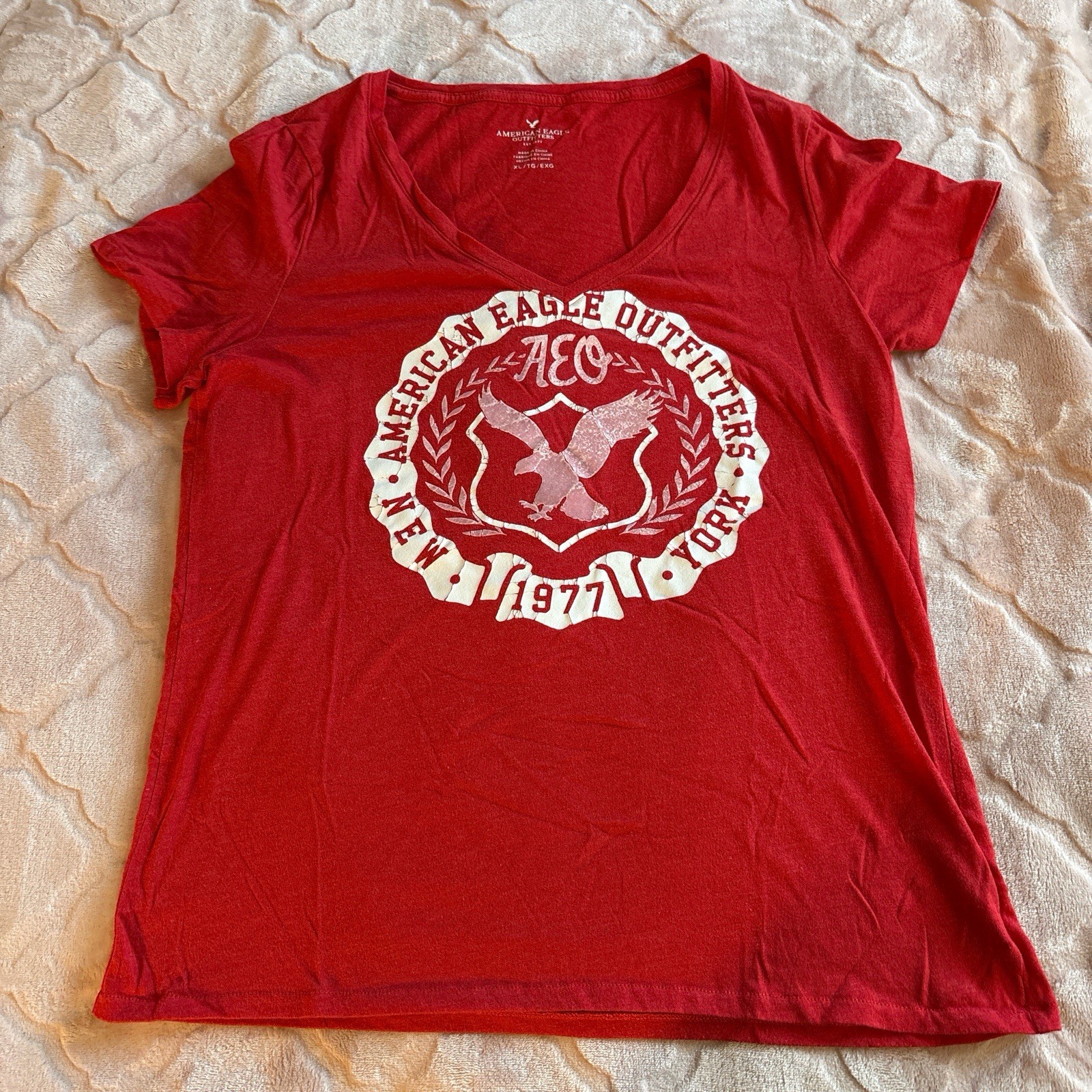 American Eagle Outfitters Red Graphic V-Neck Short Sleeve T-Shirt Women’s XL
