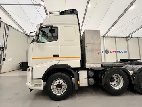 Volvo FH 540 8x4 Sleeper Cab Tractor Unit Manual - Picture 13 of 20