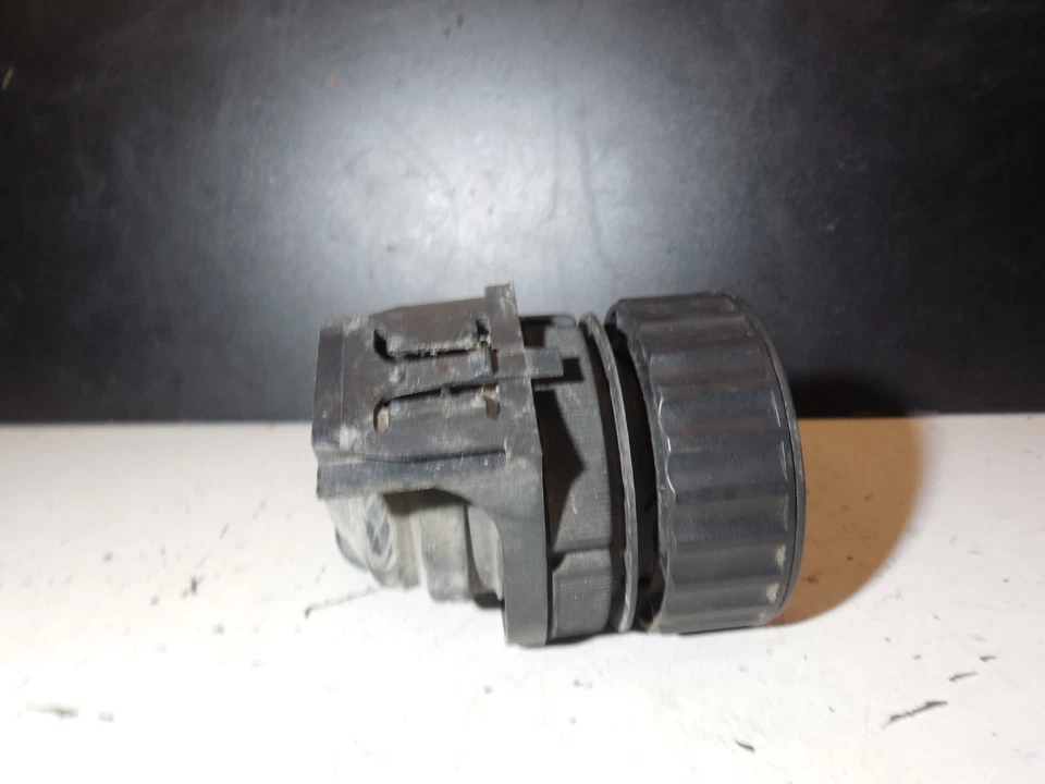 1703202 发动机布线织机连接器带盖 1711218 92–99 宝马 E36 328i 1719733 — 第 3/4 张图片