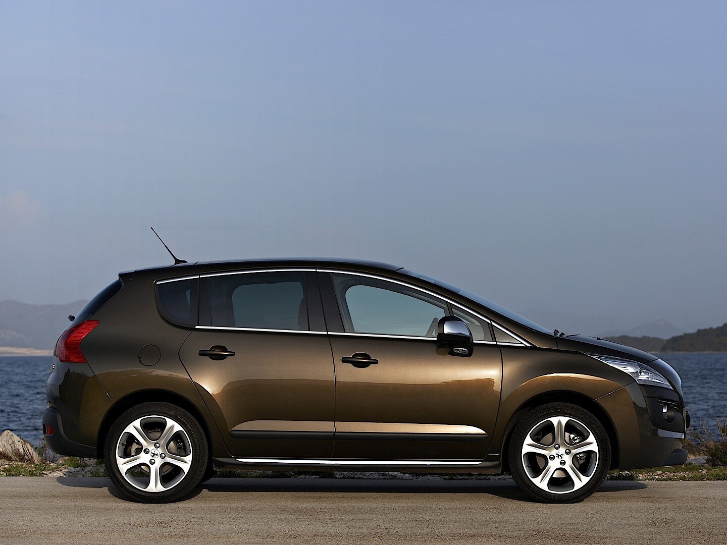 Baguette chromée lèche-vitre Peugeot 3008, jonc inférieur de portière 09-13