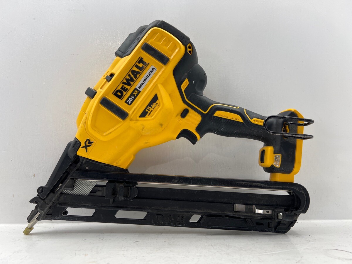 Dewalt DCN650 20V MAX Cordless LithiumIon 15 Gauge 15Ga Angled Finish