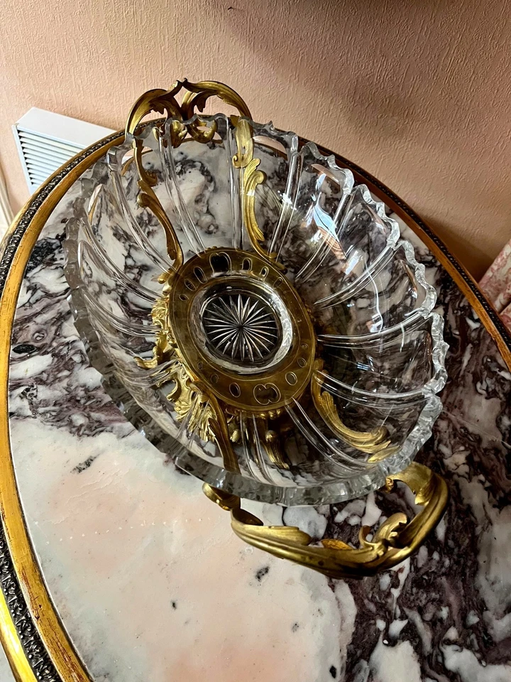 Coupe en cristal taillé de Baccarat . Verrerie, Objet en verre ou cristal, déco. - Photo 3/4