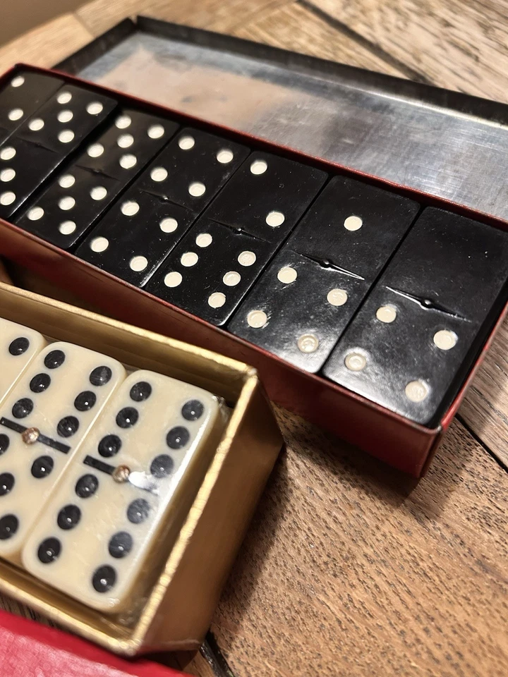 Vintage Wills's Star Cigarettes Dominoes Tin and crib board - Image 3 of 4