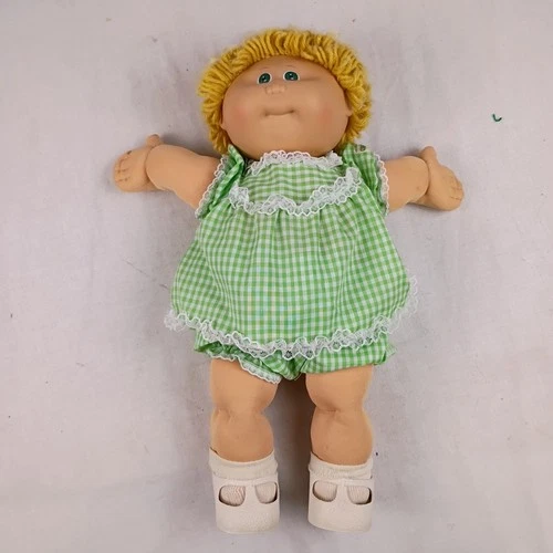 Vintage 1982 Coleco Cabbage Patch Kids Doll Wheat Hair Green Eyes Green Outfit