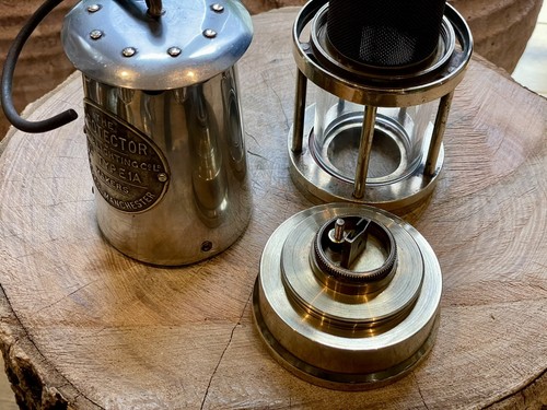 Protector of Eccles Type 1A Safety Lamp - Picture 8 of 14