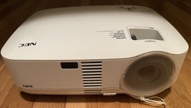 NEC VT700 HD & 240p 480i RGB Capable Projector 15kHz RGBS VGA 3LCD 61% Lamp Life