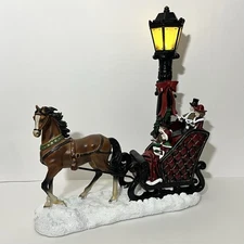 Cracker Barrel Carolers in Sleigh Light Up Lamp Post Christmas Decoration W/Box