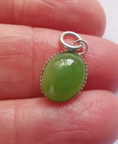 Vintage Sterling Silver Green Glass Pendant R2N