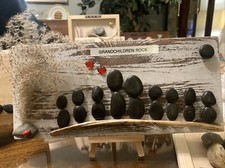 Stone/pebble artwork