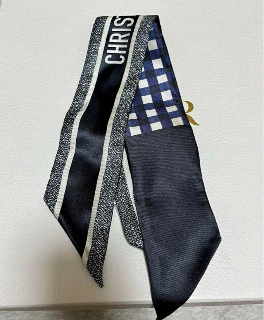 Foulard Dior Mitzah 106cm 41′′ 6cm 2′′ long rectangle soie logo bleu marine