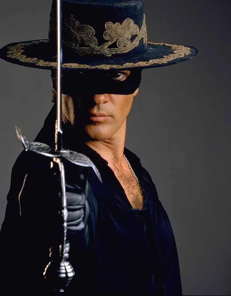 El mejor interprete de el Zorro para mi, es, y sera, Antonio Banderas