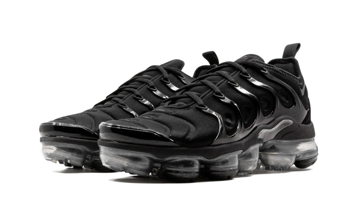 stockx triple black vapormax