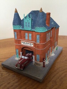 Danbury Mint Firehouse Buffalo NY Engine House No. 26 - Brand New