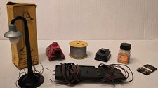 Lionel vintage et divers Accessoires (chocs de chemin de fer, électrique, lampe, etc.)