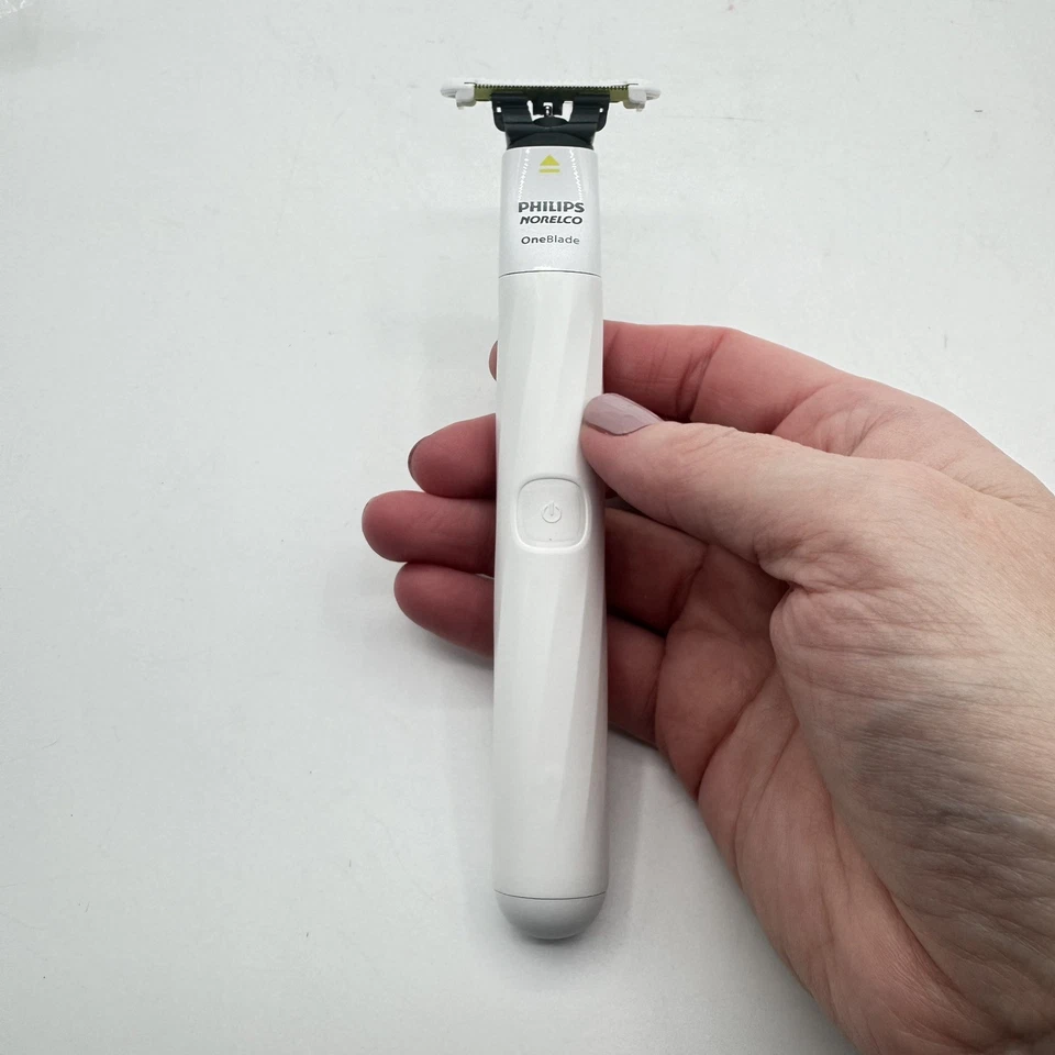 Philips OneBlade First Shave QP1924 Borde y afeitado extra protector íntimo Foto 4 de 4