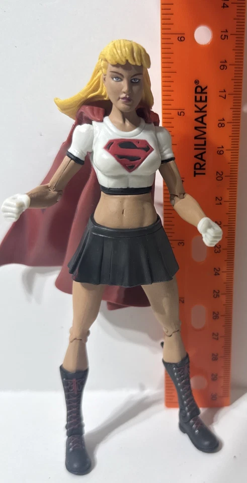 Figura de acción DC Comics Universe Classics Super Power Girl 6" 12011 Posable Foto 2 de 4