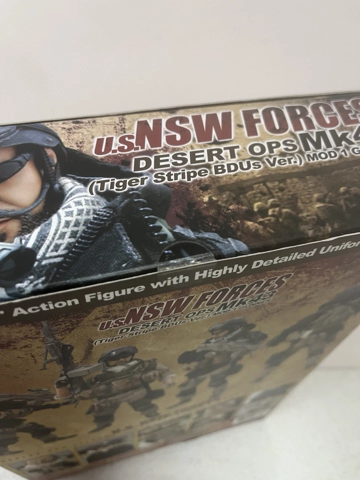 Hot Toys 1/6 U.S. NSW Forces Desert Ops Mk 43 Tiger Stripe BDUs Ver MOD 1 Gunner - Image 3 of 4