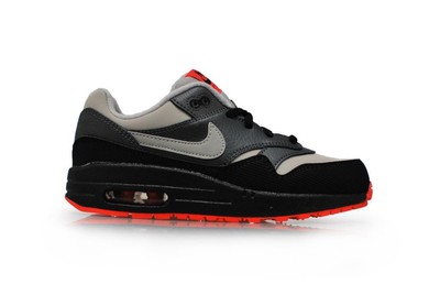 kids nike trainer