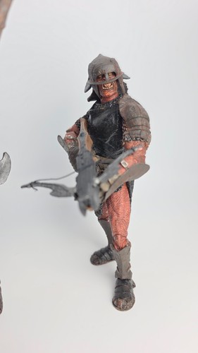 Lord of the Rings Cross Bow Uruk Hai and Battle Cry Lot Action Figures toybiz - Picture 4 of 6