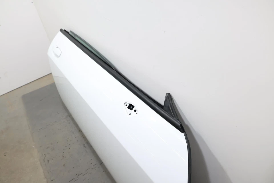 Dodge Challenger 2015-2023 montaje de puerta delantera derecha OEM blanco_PW7 Foto 4 de 4